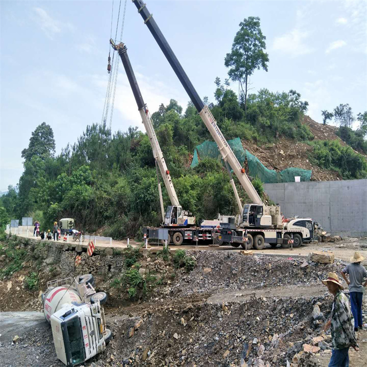 将乐县汽车掉沟里叫吊车救援要多少钱